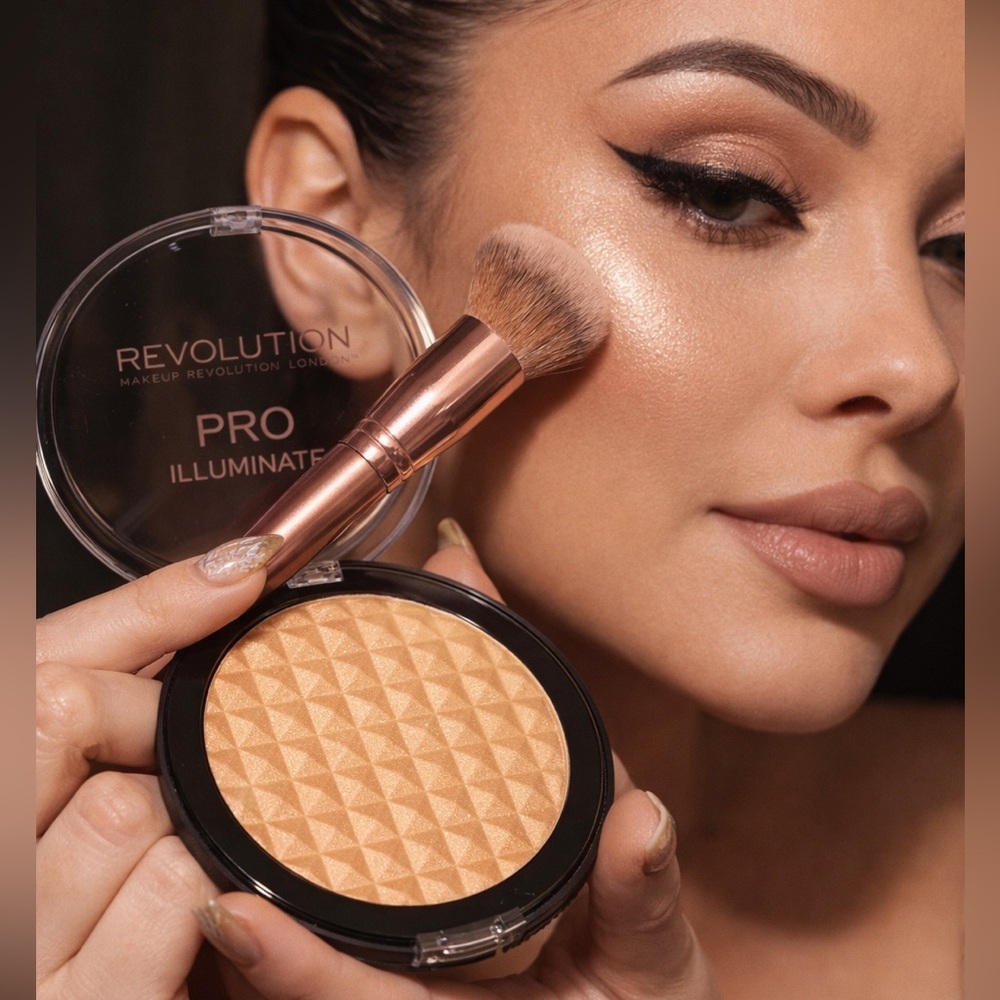 Revolution Pro Illuminate Highlighter 0.52oz/15g Shimmering Finish